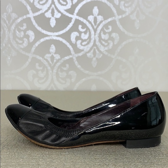 CHANEL BLACK LEATHER AND PATENT BALLET SLIPPERS - Picture 16 of 16